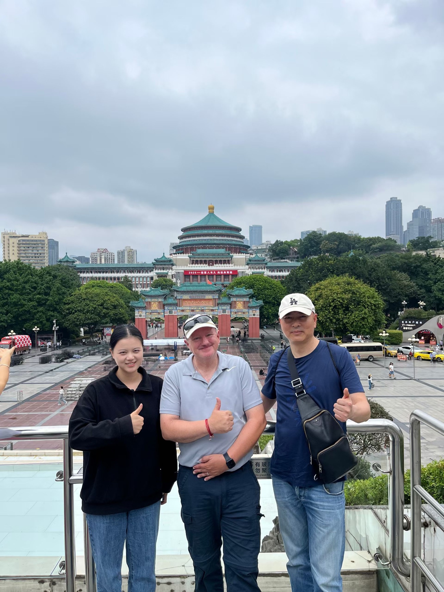人民大礼堂外籍客人合影